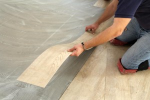 VINYL PLANK VLOER LIJMEN